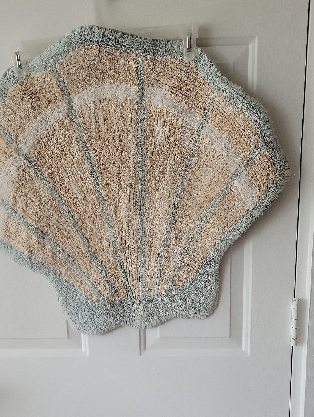 Source Unknown Beige and Light Blue Seashell Bath Mat
